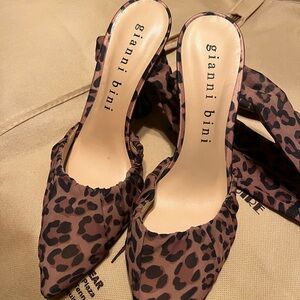 Gianni Bini Brown Leopard Print Heels
